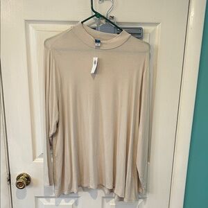 Old Navy Cream Long Sleeve Tee